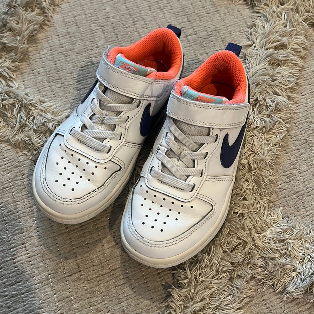 Nike shoes boys or girls size 11c